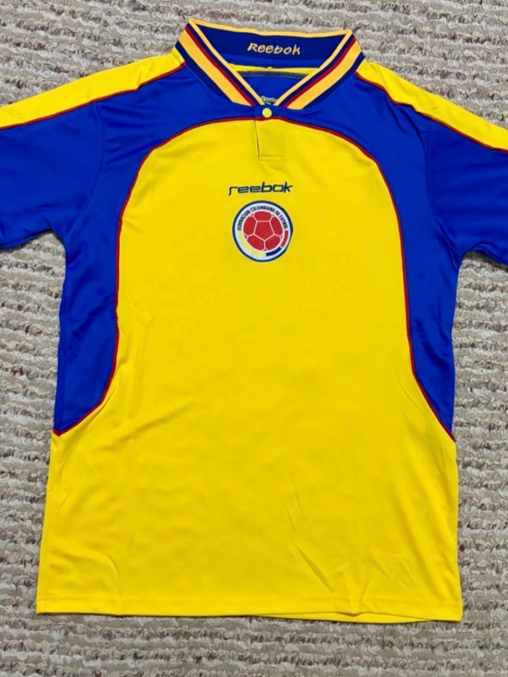 Reebok Colombia National team Jersey in Yellow and Blue Soccer Top with Emblem
